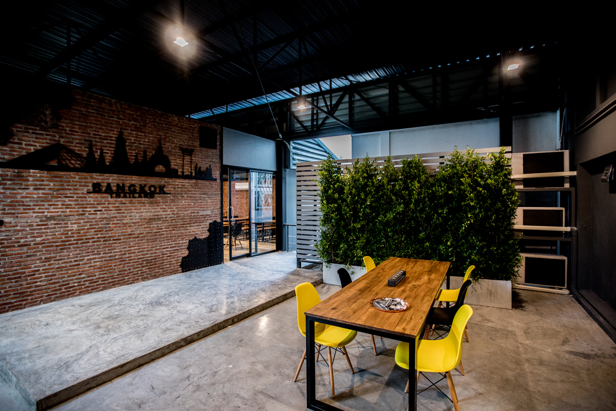 Outdoor coworking area in UnionSPACE Thailand