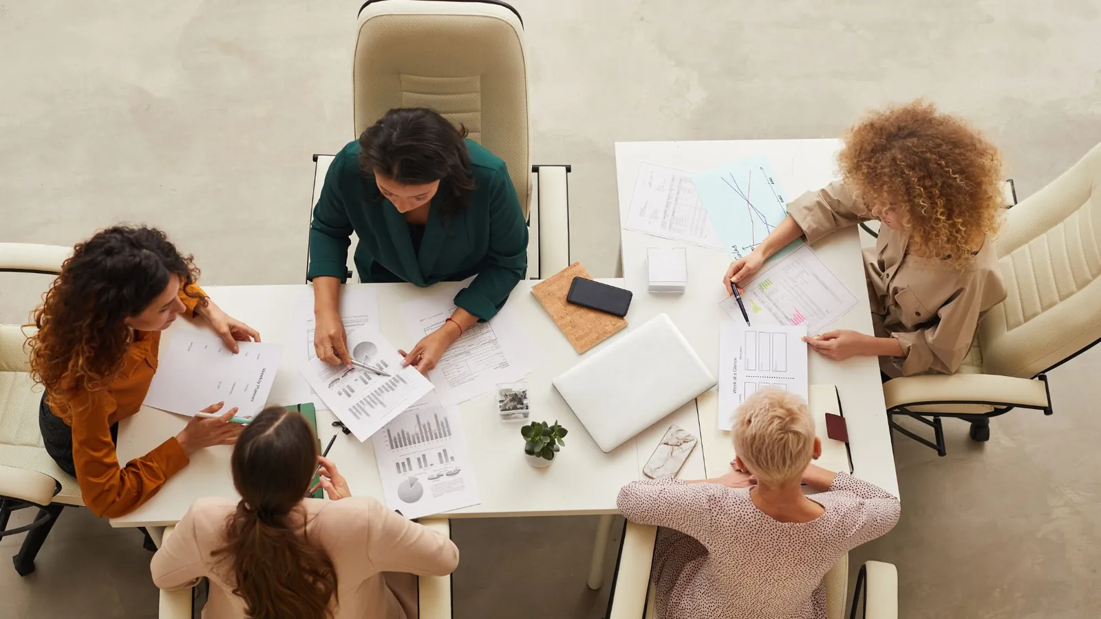 Building Your Professional Network in the Philippines: A Guide to Coworking Communities