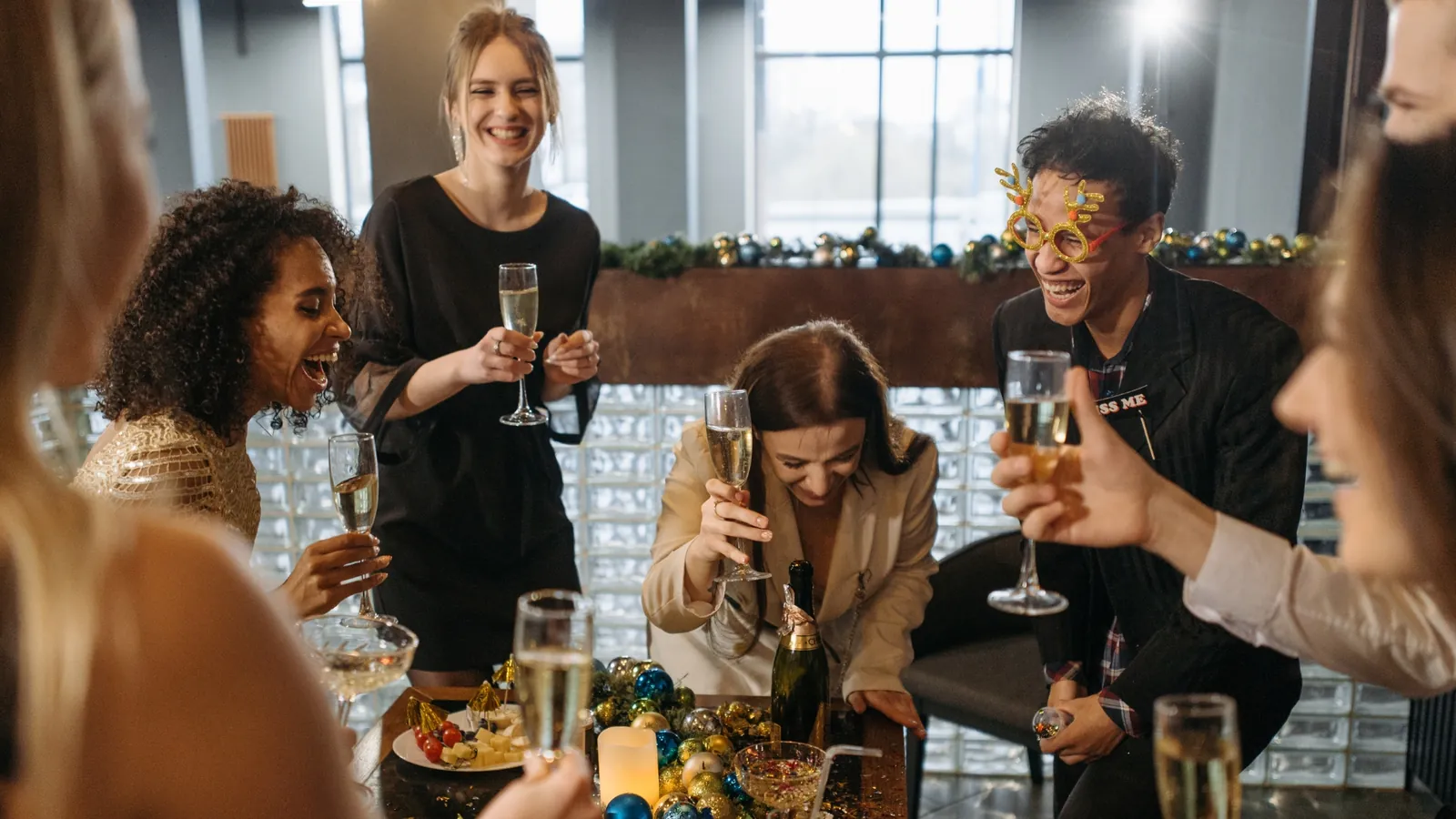 Designing a Holiday Event Your Team Won’t Want to Miss