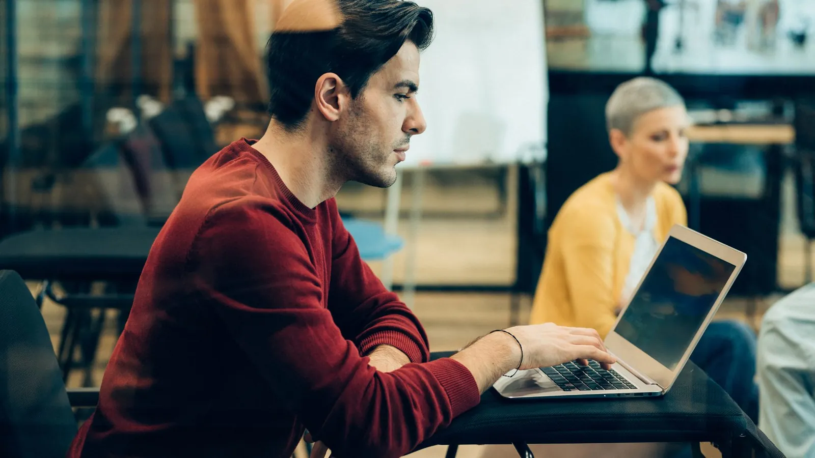 Work Smarter in Coworking Spaces With 8 Simple Habits
